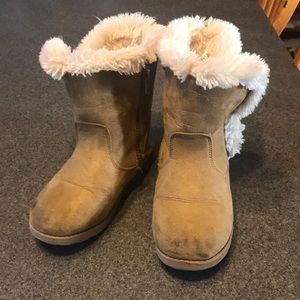 Little girls fuzzy boots